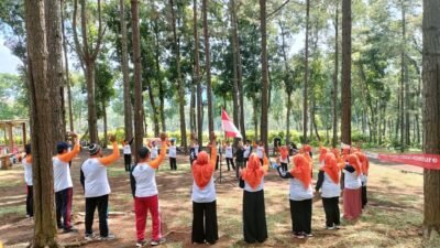 Wisatawan saat acara outbound di Agrowisata PPG Cluster Pinus Sidomulyo. (Foto: Istimewa - ZONA INDONESIA)