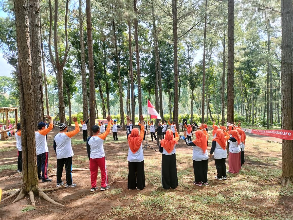 Wisatawan saat acara outbound di Agrowisata PPG Cluster Pinus Sidomulyo. (Foto: Istimewa - ZONA INDONESIA)