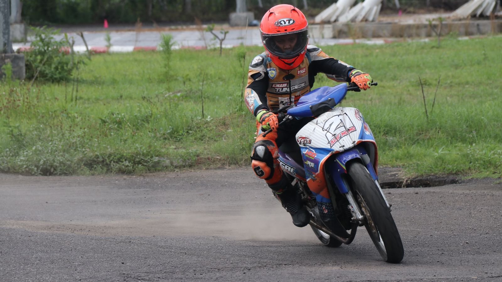 Rider Road Race berlatih di JSG Ajung. (Foto : Diskominfo Jember - ZONA INDONESIA)