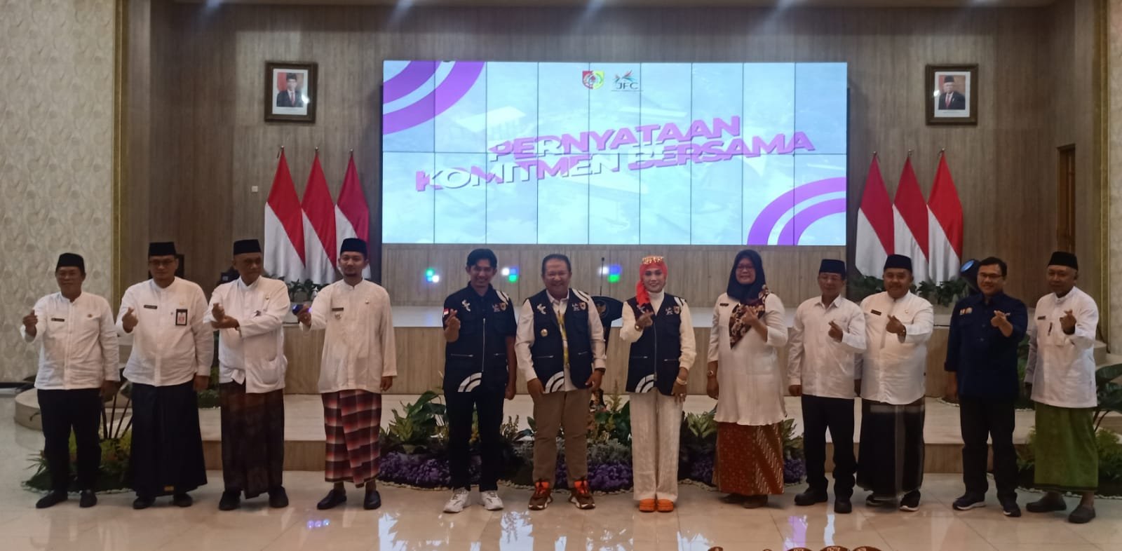 Bupati Jember Hendy Siswanto, bersama stackeholder foto bersama. (Foto: Istimewa - ZONA INDONESIA)