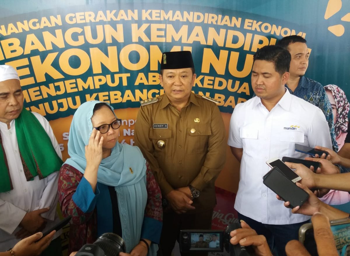Ketua PBNU Alissa Wahid dan Bupati Jember Hendy Siswanto, saat diwawancarai awak media. (Foto: Zainul Hasan - ZONA INDONESIA)