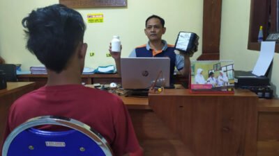 TR saat dimintai keterangan oleh Polisi. (Foto: Humas Polres Jember - ZONA INDONESIA)