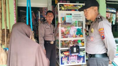 Polisi saat sosialisasi fatwa MUI. (Foto: Humas Polres - ZONA INDONESIA)