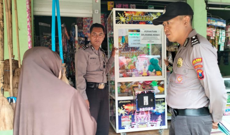 Polisi saat sosialisasi fatwa MUI. (Foto: Humas Polres - ZONA INDONESIA)