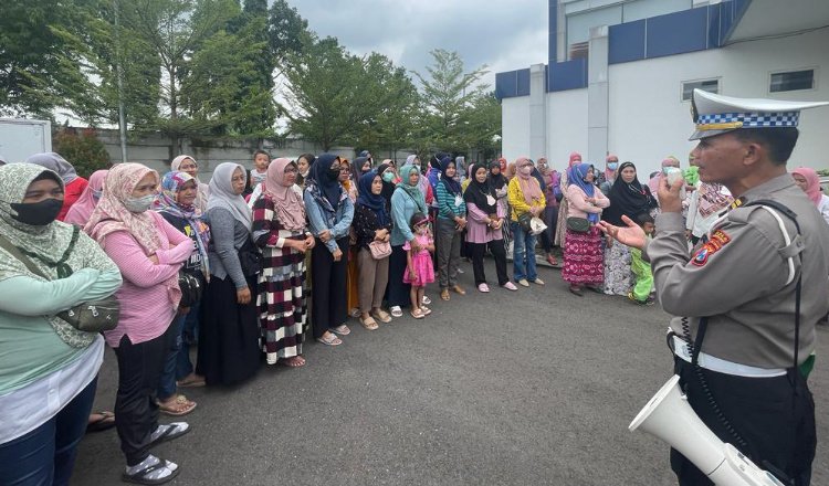 Polres Mojokerto saat melakukan sosialisasi dan edukasi kepada masyarakat. (Foto: Humas Polres - ZONA INDONESIA)