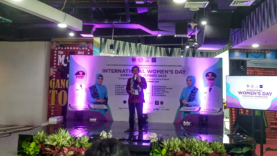 Kepala DP3AKB Jember, Suprihandoko, dalam acara Peringatan Hari Perempuan Internasional pada Minggu (19/3/2023), di Mall Lippo Plazaa Jember. (Foto: Istimewa - ZONA INDONESIA)