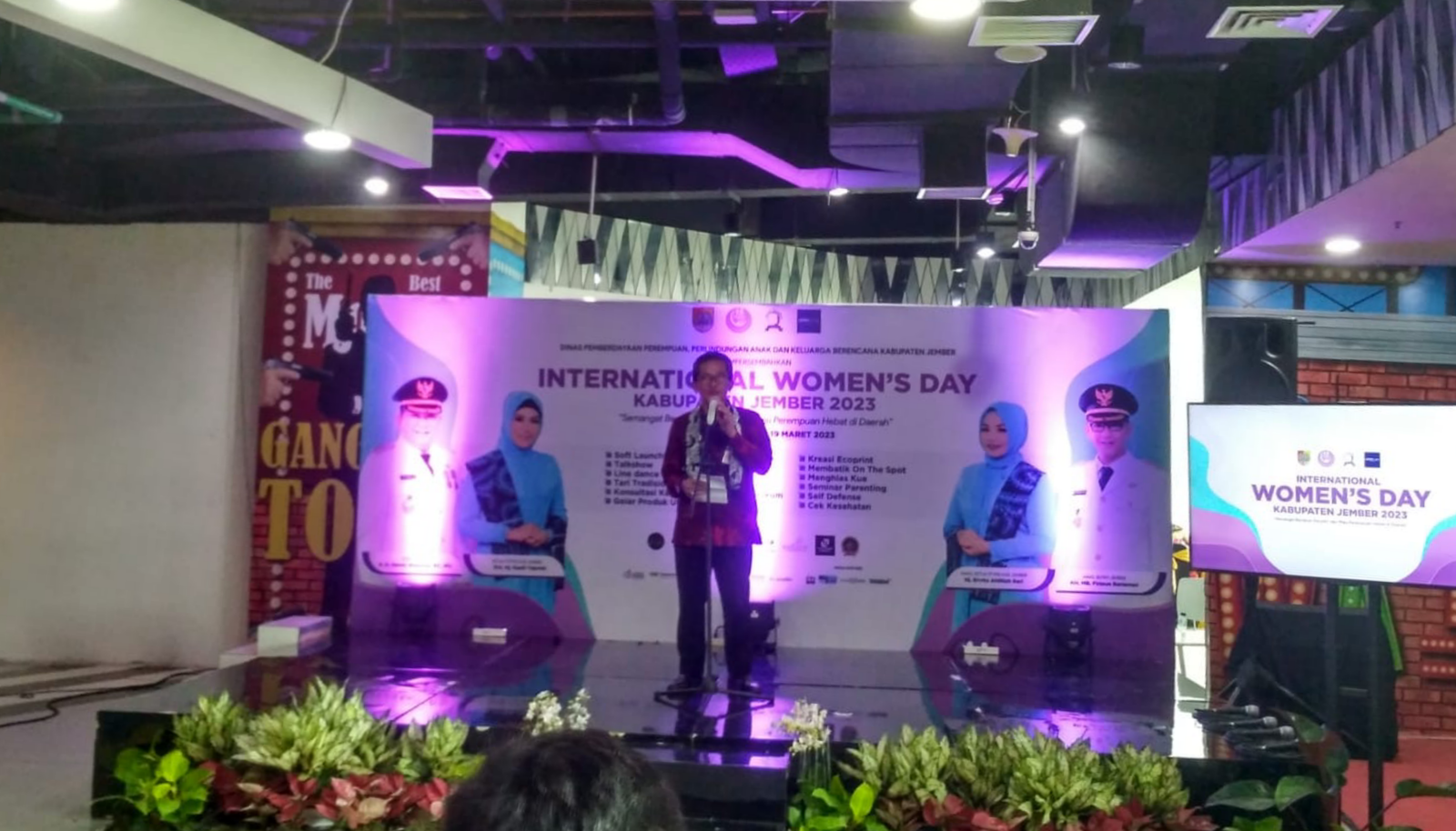 Kepala DP3AKB Jember, Suprihandoko, dalam acara Peringatan Hari Perempuan Internasional pada Minggu (19/3/2023), di Mall Lippo Plazaa Jember. (Foto: Istimewa - ZONA INDONESIA)