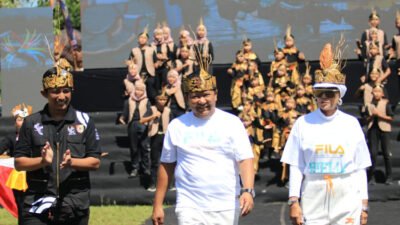 Bupati Jember Hendy Siswanto, dalam acara launching Kampung Kreatif JFC di RTH Arjasa. (Foto: Istimewa - ZONA INDONESIA)