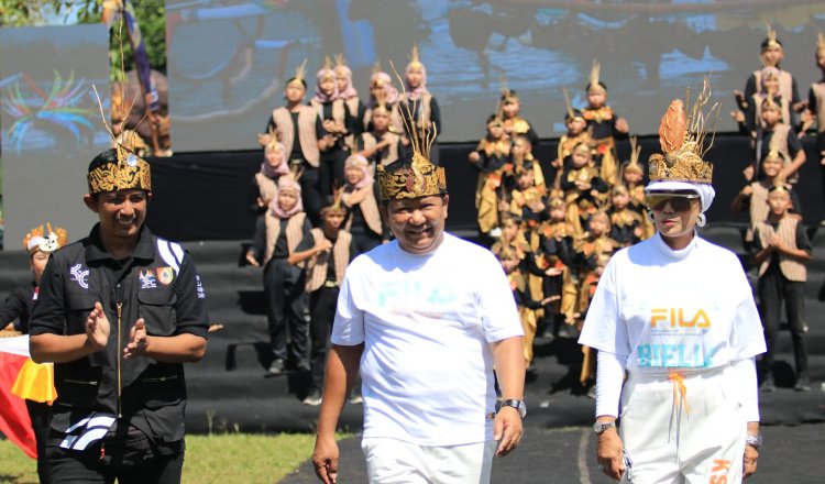 Bupati Jember Hendy Siswanto, dalam acara launching Kampung Kreatif JFC di RTH Arjasa. (Foto: Istimewa - ZONA INDONESIA)