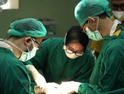 RSD dr Soebandi Bersama RSUD Saiful Anwar Malang Gelar Proctorship Operasi Kasus Keganasan Urologi
