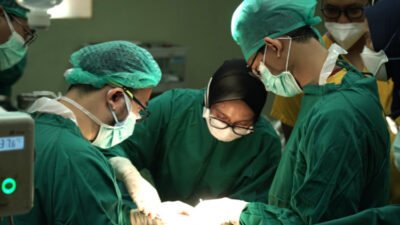Proses Proctorship Operasi Kasus Keganasan Urologi di RSD dr Soebandi. (Foto: Istimewa - ZONA INDONESIA)