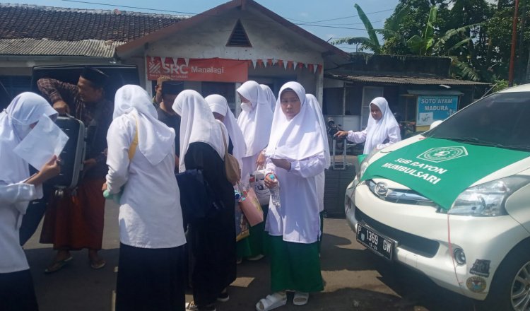 Peserta Puja PP Salafiyah Syafi'iyah Sukorejo, saat tiba di Alun-alun Mayang. (Foto: Istimewa - ZONA INDONESIA)