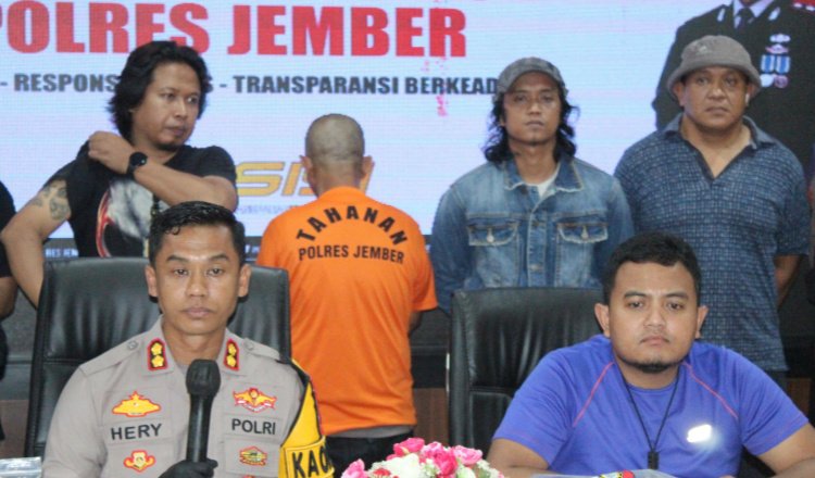 Kapolres Jember AKBP Hery Purnomo, dalam Press Conference ungkap kasus tersangka berinisial T bacok korban berinisial S. (Foto: Teamwork - ZONA INDONESIA)