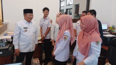 Bupati Jember Hendy Siswanto, saat menyapa ASN di Disnaker