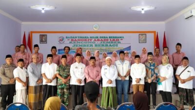 Bupati Jember Hendy Siswanto, foto bersama jajaran BUMDesma Kecamatan Kencong. (Foto: Diskominfo Jember - ZONA INDONESIA)