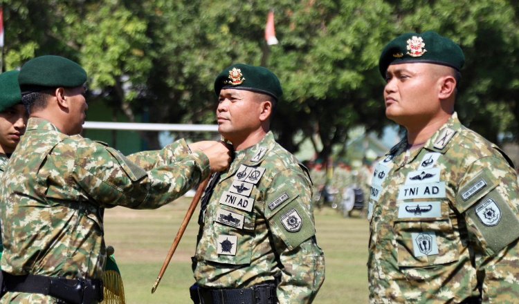 Prosesi serah terima jabatan. (Foto: Diskominfo Jember)
