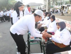 Peringati HLUN 2023, Ribuan Lansia Padati Alun-alun Jember