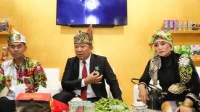 Bupati Jember, Hendy Siswanto, usai menerima penghargaan Satyalancana Wira Karya di Sumatera Utara. (Foto: Diskominfo Jember)