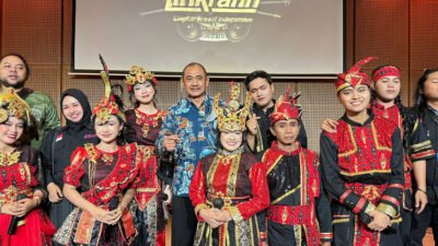 Member Linkrafin foto bersama di Gallery Indonesia Kaya, Grand Indonesia West Mall, Sabtu (10/6/2023). (Foto: Diskominfo Jember)