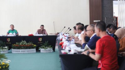 Bupati Jember, Hendy Siswanto, saat memimpin Rakor Si Rambo Pemkab Jember. (Foto: Diskominfo Jember)