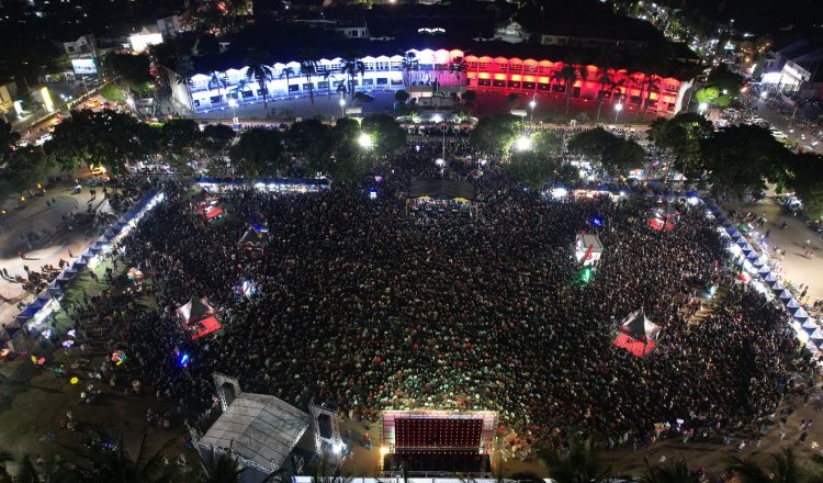 Suasana Nobar Indonesia VS Argentina di Alun-alun Jember, Senin (19/6/2023) malam. (Foto: Diskominfo Jember)