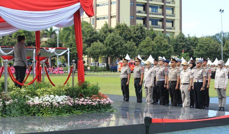 Upacara kenaikan pangkat pada personel dan PNS Polda Jatim, Sabtu (1/7/2023). (Foto: Humas Polres Jember)
