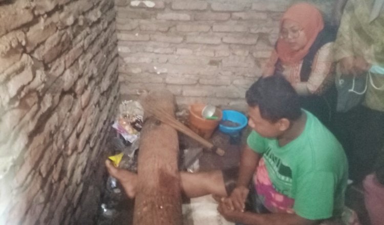 Peksos Kemensos bersama TRC Dinsos Jember saat menyambangi Syamsul Arifin, Kamis (13/7/2023). (Foto: Tim kreator ZONA INDONESIA)