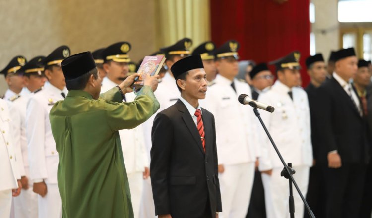 Sekda Jember, Hadi Sasmito, saat disumpah jabatan. (Foto: Diskominfo Jember)