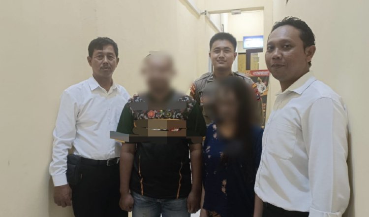 Pasutri pengedar narkoba saat di Mapolres Jember, Minggu (20/8/2023). (Foto: Humas Polres Jember)
