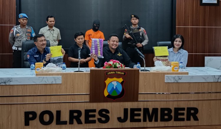Press conference kasus pencabulan anak SMP di Kecamatan Ledokombo. (Foto: Humas Polres Jember)