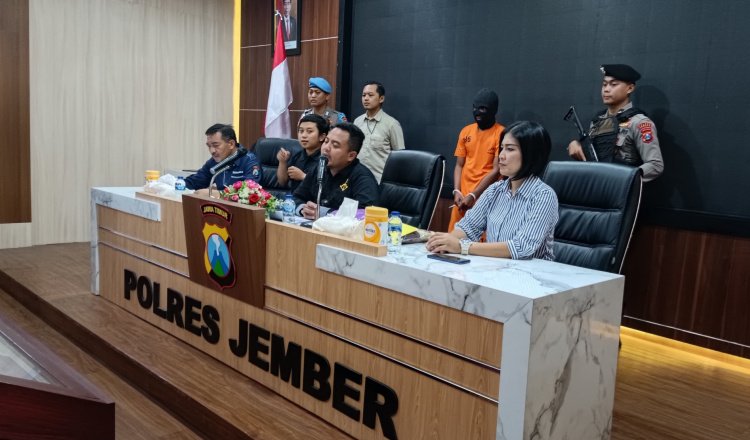 Press conference kasus pencabulan siswi SMP. (Foto: Humas Polres Jember)
