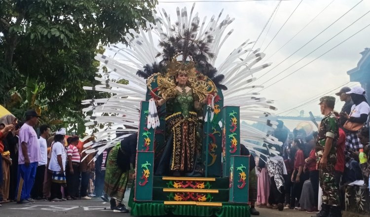 Karnaval budaya di Desa Lampeji, Kecamatan Mumbulsari, Kabupaten Jember. (Foto: Zainul Hasan)