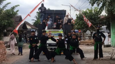Warga Pagar Nusa Meriahkan Karnaval Desa Lampeji Jember
