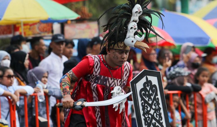 Karnaval budaya di alun-alun Jember. (Foto: Diskominfo Jember)