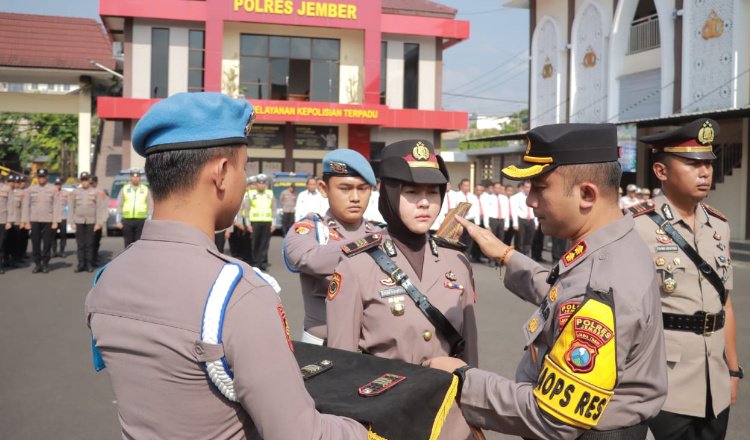 Prosesi Sertijab di halaman Mapolres Jember. (Foto: Humas Polres Jember)