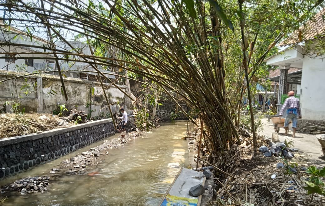 Proyek rehabilitasi jaringan irigasi di Desa Mrawan. (Foto: Teamwork)