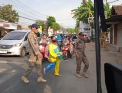 Manusia Badut di Jember Tidak Pernah Jera Meski Berkali-kali Ditertibkan Satpol PP