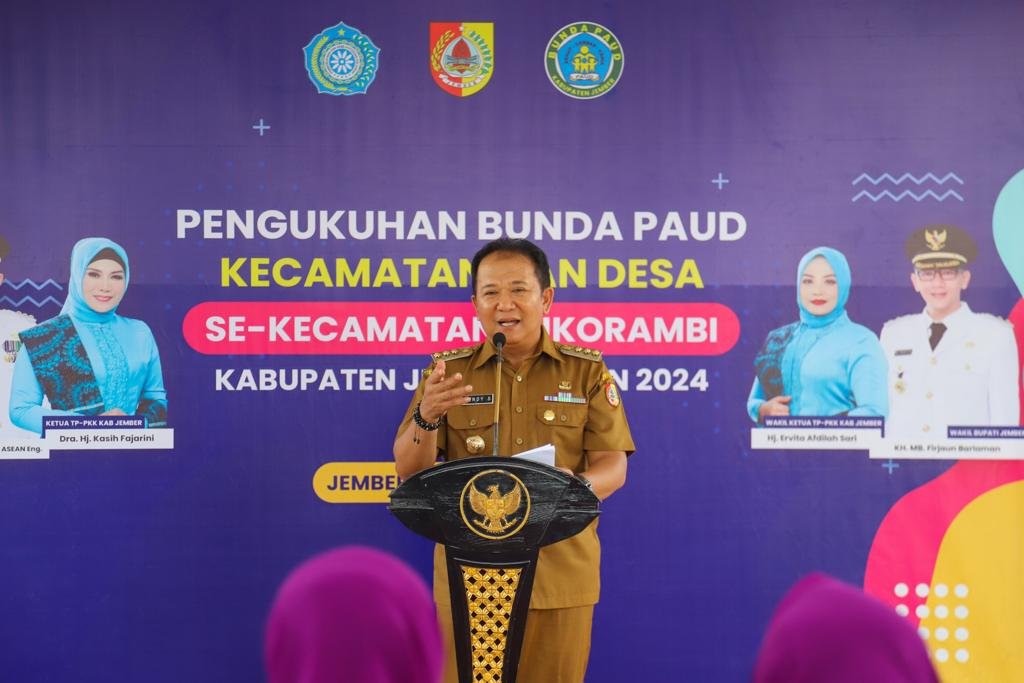 Bupati Jember, Hendy Siswanto, memberikan sambutan dalam pengukuhan Bunda PAUD. (Foto: Diskominfo Jember)