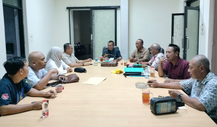 PWI Jatim PWI Jember, dan Diskominfo Jember rapat koordinasi pelaksanaan HPN 2024 di Kantor PWI Jatim. (Foto: Istimewa)