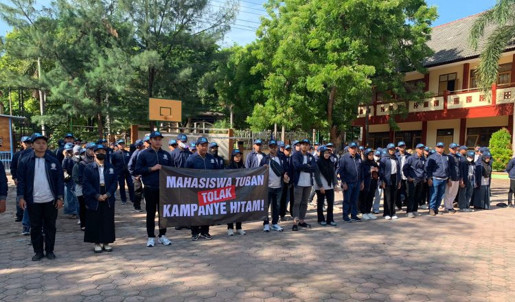 Puluhan peserta KKN Universitas Sunan Bonang deklarasi tolak black campaign di halaman kampus. (Foto: Istimewa)