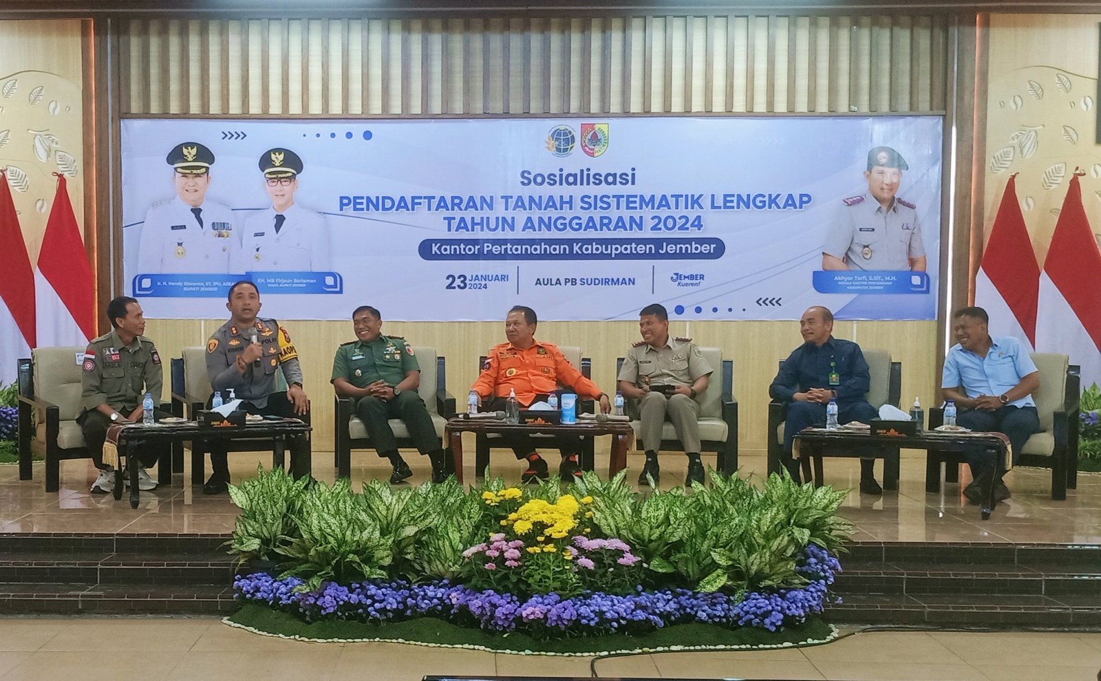 Kapolres Jember menyampaikan dukungannya dalam kegiatan Sosialisasi PTSL TA 2024 di Aula PB Soedirman. (Foto: Teamwork)
