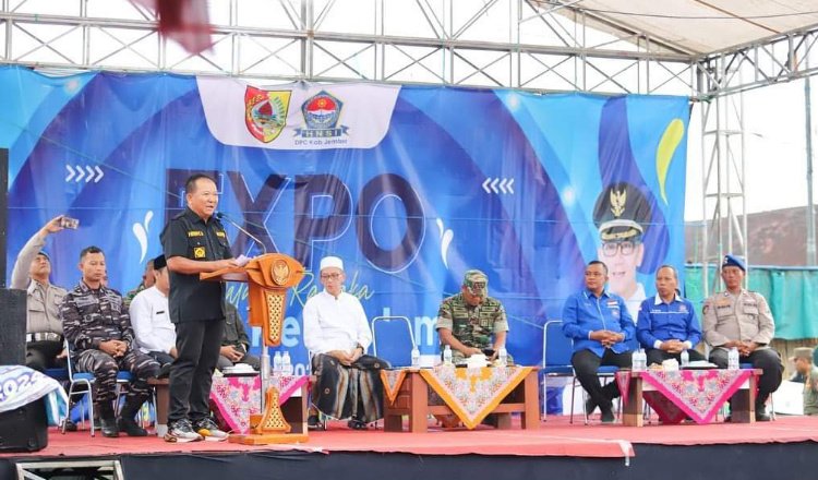 Bupati Jember, Hendy Siswanto, berpidato dalam pembukaan Expo di Kecamatan Puger, Jumat (26/1/2024). (Foto: Diskominfo Jember)