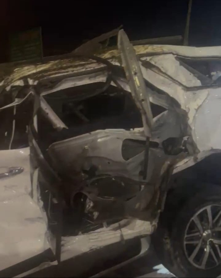 Kondisi mobil yang ditumpangi Gus Aab dalam kecelakaan maut di Tol Ngawi. (Foto: Istimewa)