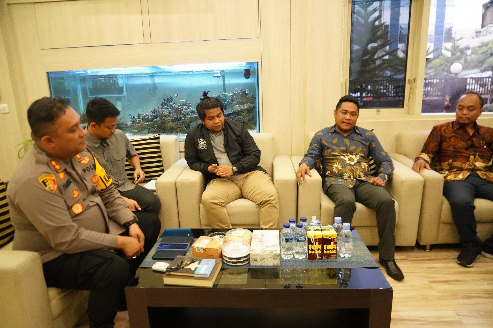 Bawaslu Kota Surabaya berkunjung ke Mapolres Pelabuhan Tanjung Perak. (Foto: Dokumentasi Polres Pelabuhan Tanjung Perak)