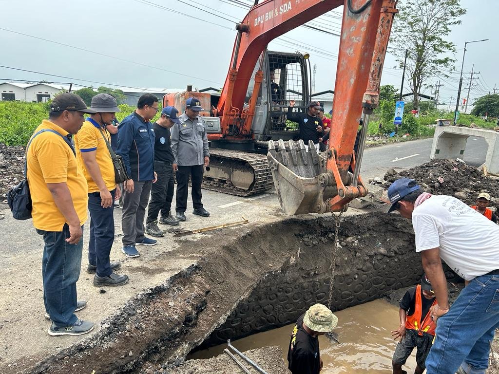 Perbaikan Fasum di Jalan M Yamin, Kelurahan Tegal Besar. (Foto: Diskominfo Jember)