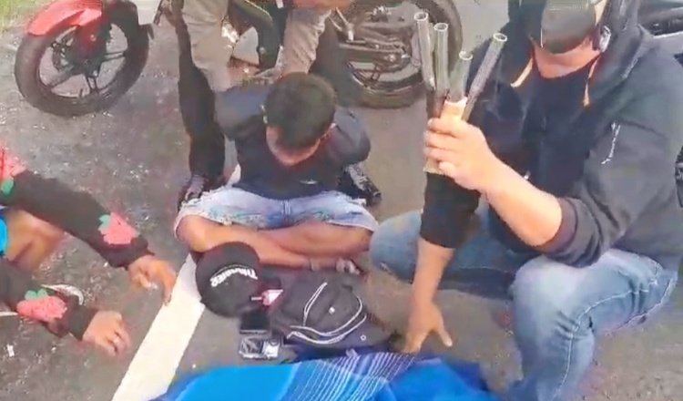 Polisi menemukan pisau pada pelaku, diduga hendak digunakan tawuran. (Foto: tangkapan layar)