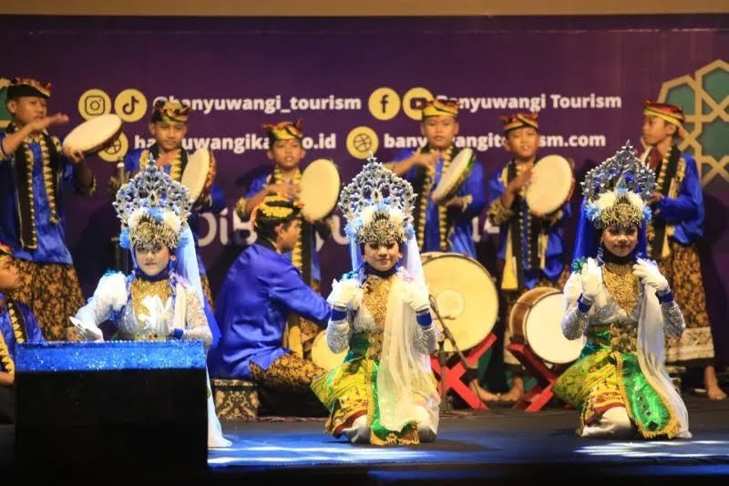 Beberapa peserta Festival Patrol dan Kundaran mempertunjukkan kreatifnya. (Foto: Onny - Zona Indonesia)