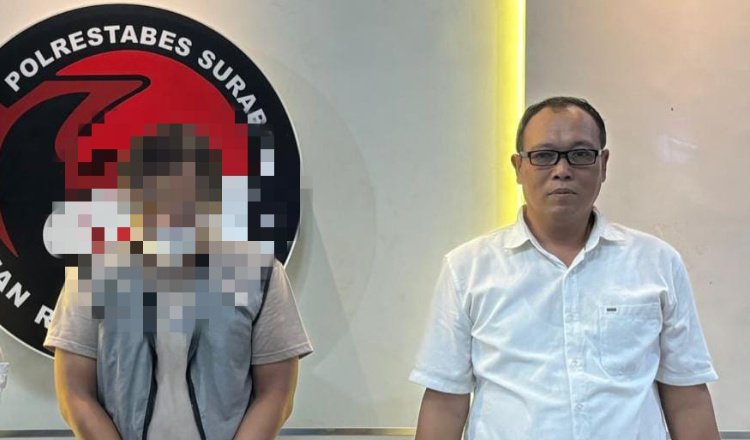 Tersangka kurir online saat diamankan di Mapolrestabes Surabaya, Senin (4/3/2024)