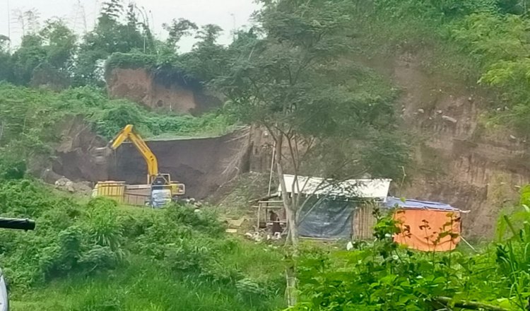 Tambang Galian C kembali beroperasi di Dusun Kojuk, Desa Sukokerto, Kecamatan Sukowono. (Foto: Teamwork)
