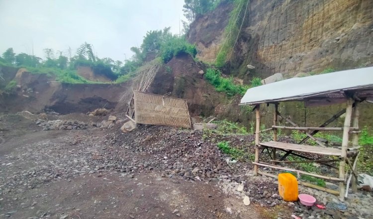 Tambang ilegal di Desa Sukokerto terlihap sepi setelah tutup sejak Selasa (19/3/2024). (Foto: Zainul Hasan)